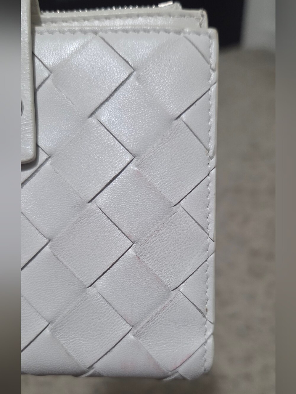 Authentic Bottega Veneta Intrecciato White Leather Bi-Fold Wallet - Picture 3 of 10